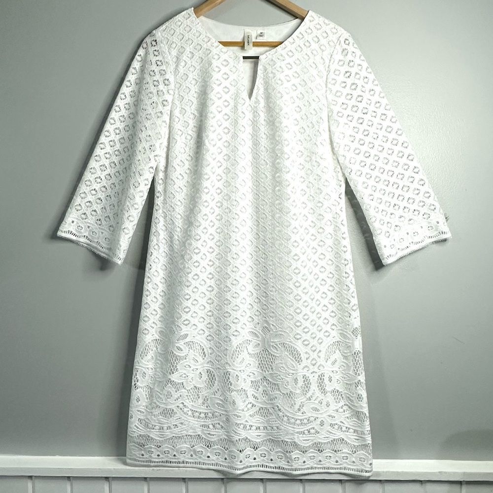 Women’s size Medium Tacera Chic White Lace and crochet lined Dress 189B3